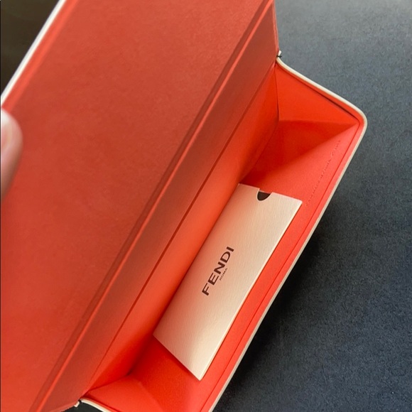 Fendi sunglasses - Picture 4 of 7